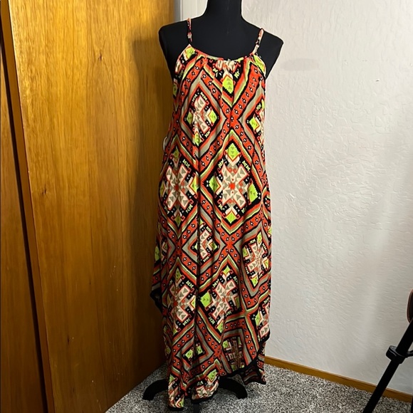 Tobi Dresses & Skirts - Geometric Print Maxi Dress - Multicolor